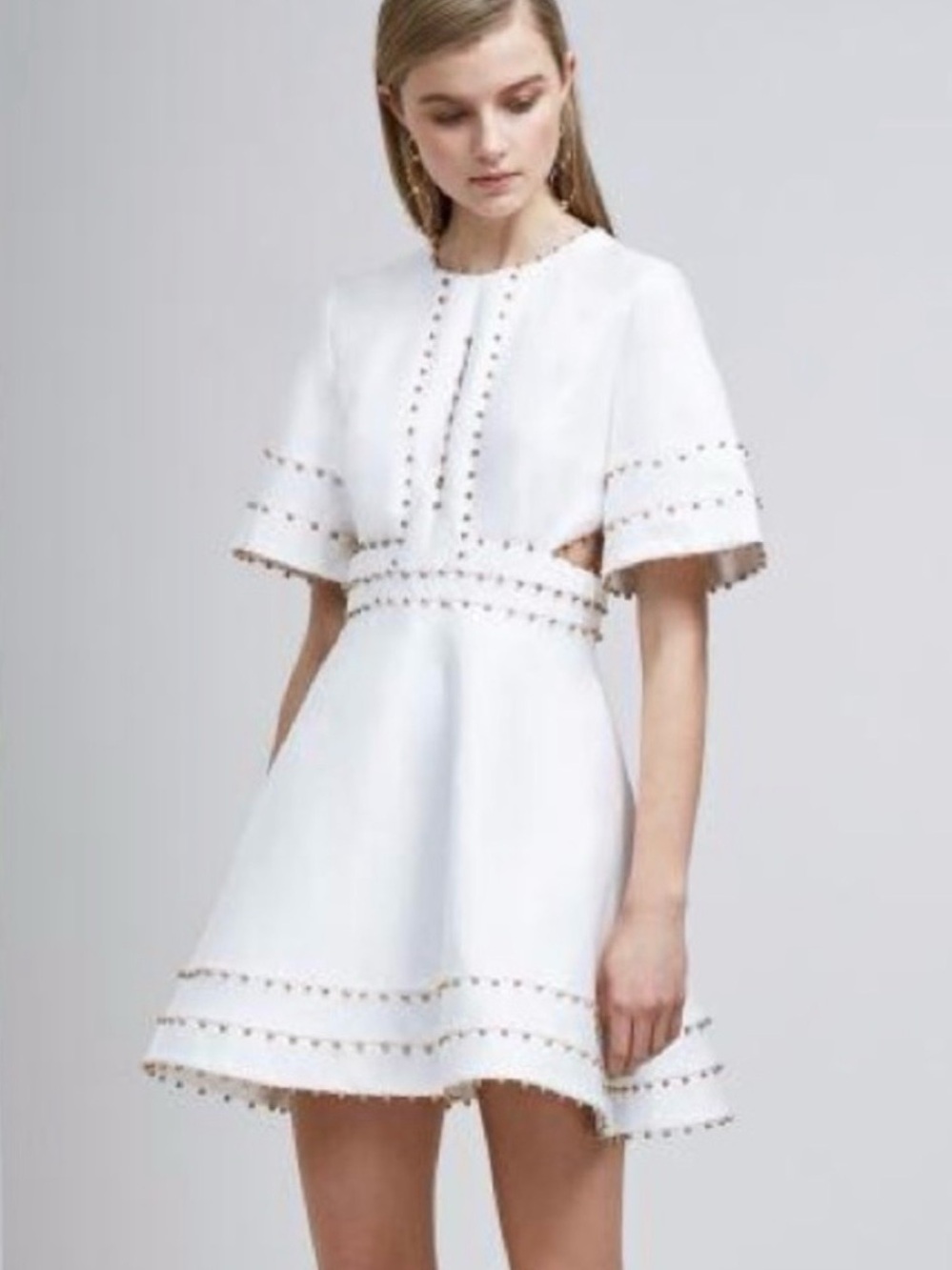 Avant-look Elegant White Embellished Fit-and-Flare Gold Embellishment Dress S-XS